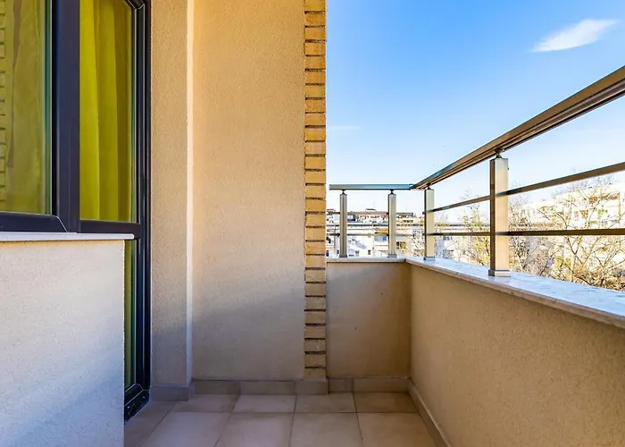 Radiant Retreat - Bright 1bd Haven In By Flat Mаnager بلوفديف