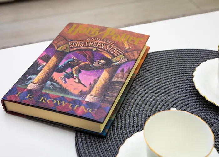 Appartamento Radiant Retreat - Bright 1bd Haven In By Flat Mаnager