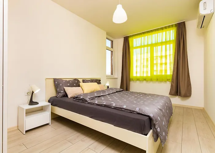 Radiant Retreat - Bright 1bd Haven In By Flat Mаnager