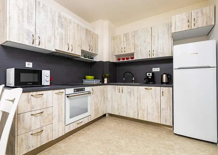 Radiant Retreat - Bright 1bd Haven In By Flat Mаnager * بلوفديف